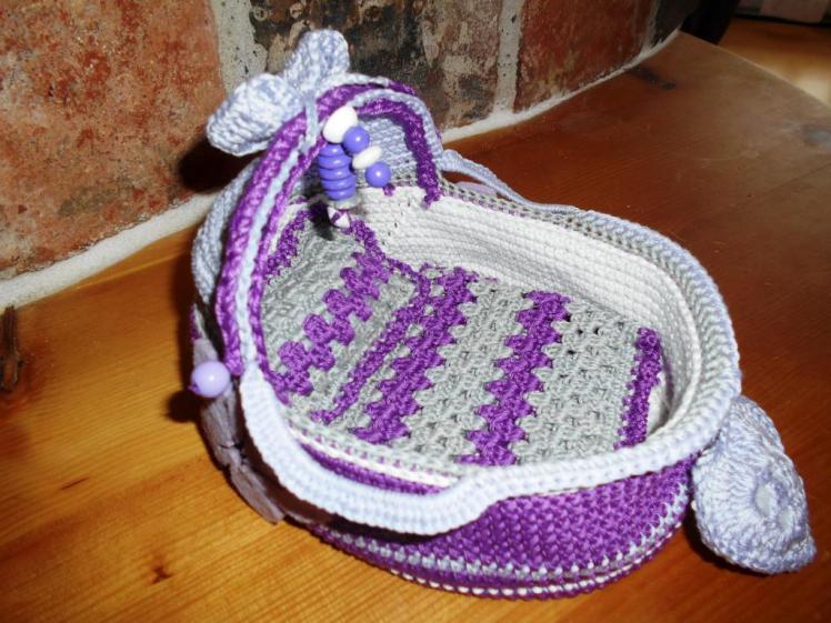 Baby-Puppen-Bettchen flieder-violett (2).JPG